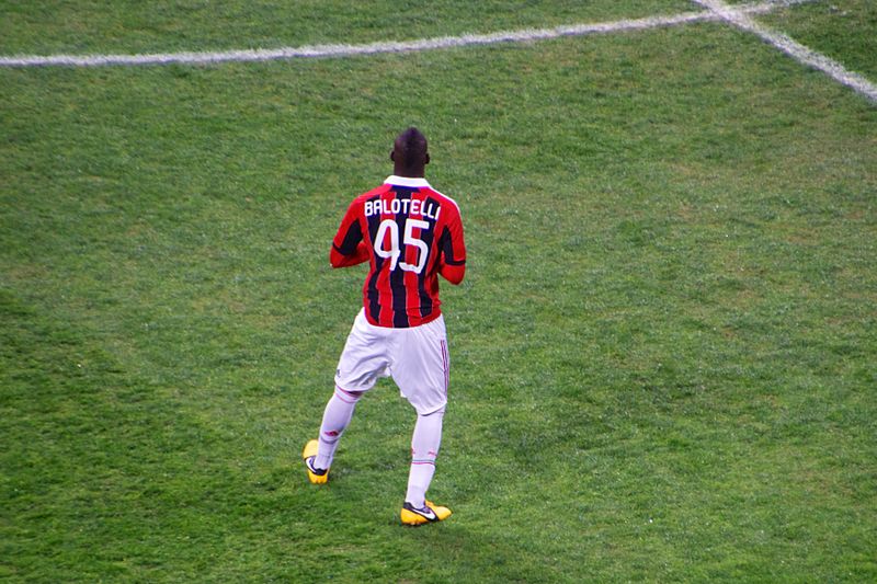 Balotelli si calma su Twitter