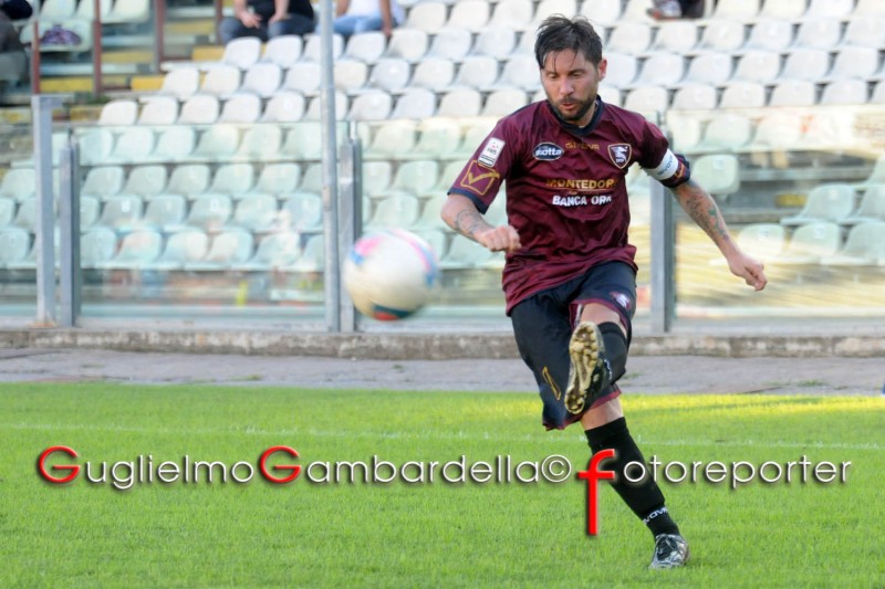 Perrone bussa ai rinforzi.La società riflette sulla posizione del tecnico. Ghinassi e Murolo(scambio con Foggia) sul taccuino per rinforzare la difesa.